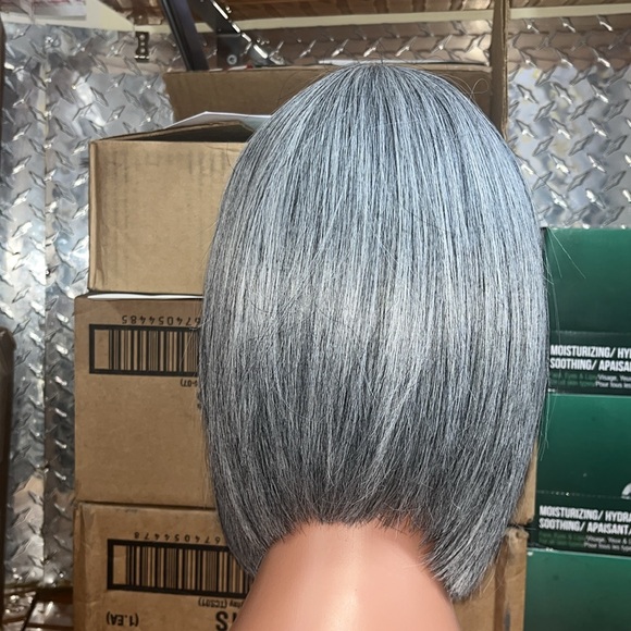 Stylish Gray Bob Wig - Picture 3 of 3
